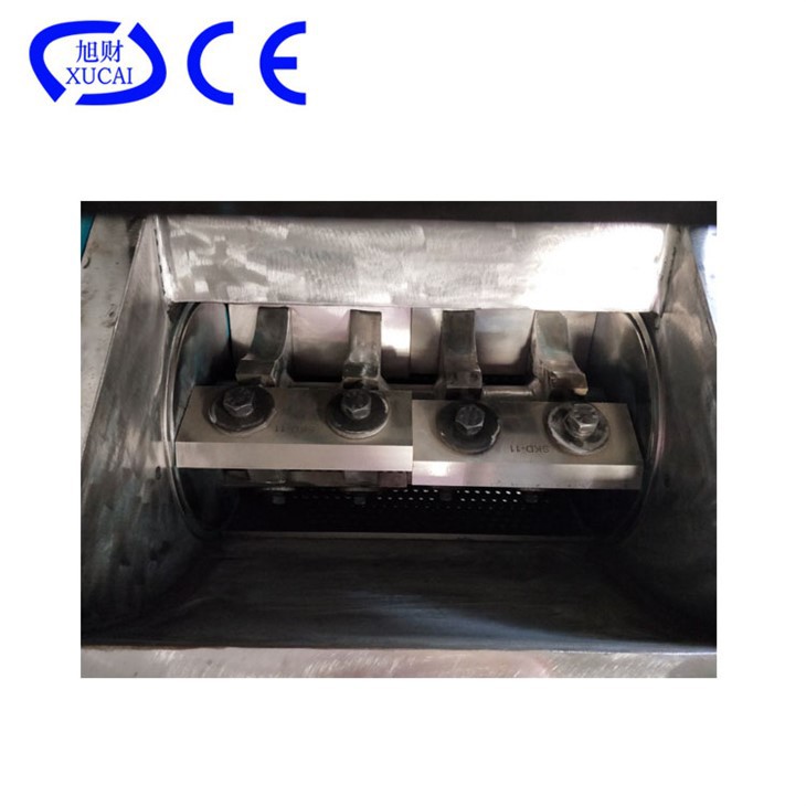 Waste PET bottle shredder