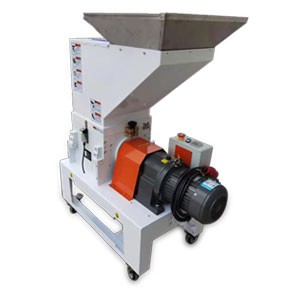 Hva er forskjellen mellom en langsom og lydløs knuser og en vanlig plastknuser?